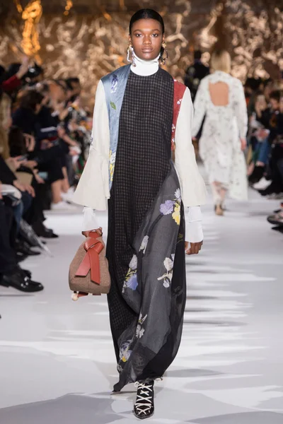 Look 28